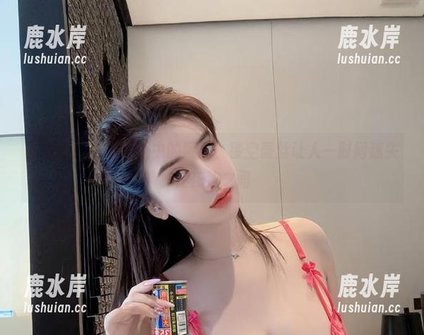 微密圈 - 高清图册中的阿色，镂空蕾丝让人一时间迷失在花边之间