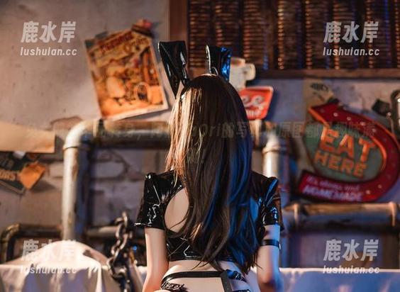 兔女郎的华丽转身，阿薰kaOri的写真和原图都是趣味满满！