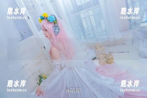 这原图里奇妙的护士、神奇的陌陌咕咕咕，简直是病房里的一道风景线。