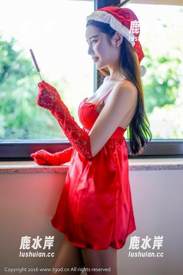 青豆客 - 有水的地方就有趣，颖莹儿YY泳装写真——分分钟造美图！