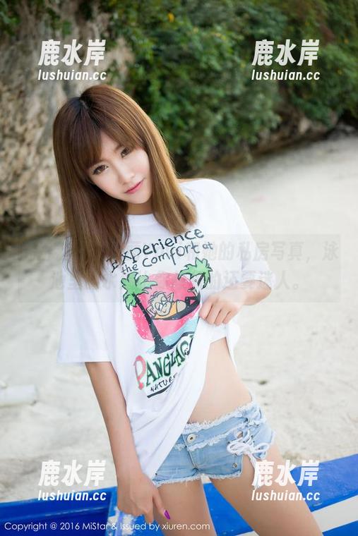 魅妍社 - 关于丽Yovi和她的私房写真，泳池里的水温比你想象的还要迷人。