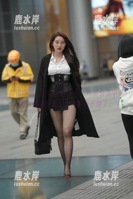 魔镜街拍：晚上也能很闪，高清合集中令人惊讶的细节太让人捉摸不透了。