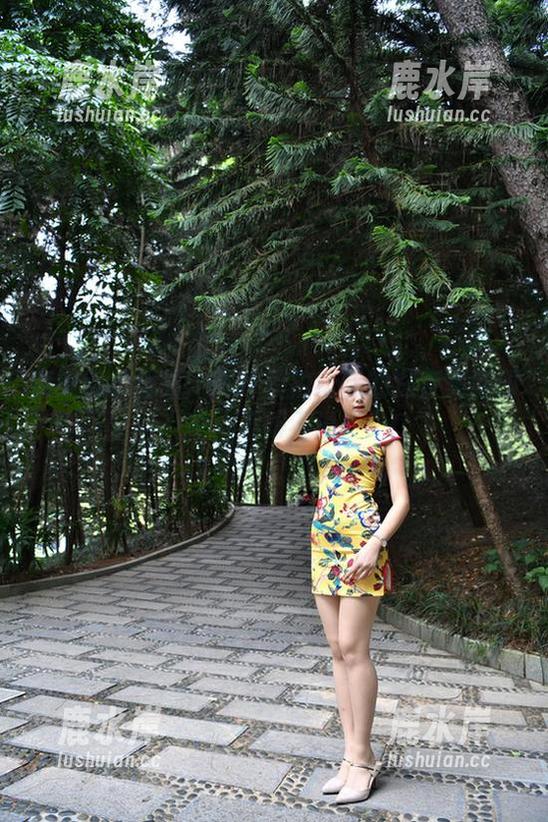 魔镜街拍合集：辉辉模拍给我的深夜美腿印象，不得不说！