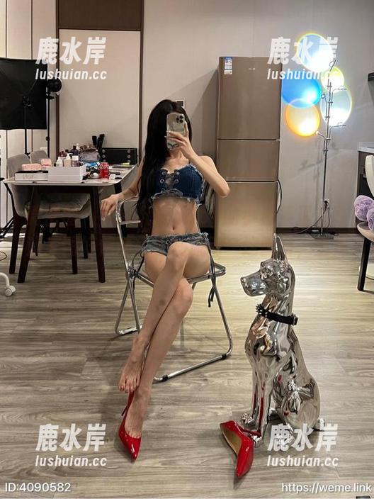 微密圈 - 在黎允熙baby的小合集里，高清美图好像静止也在流动…这画面，全是“气场”。